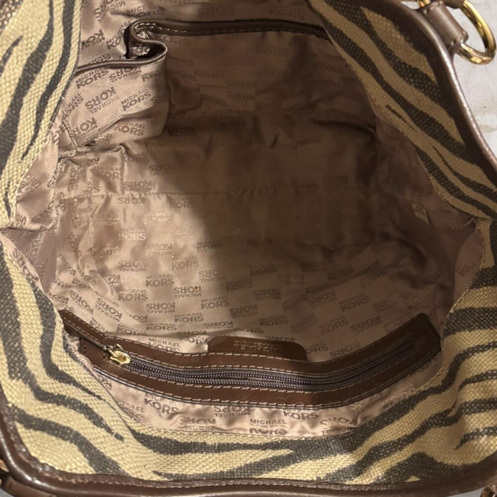 Michael Kors The Charlton Collection Tiger Print Shoulder Bag & Dust Bag - Picture 7 of 7
